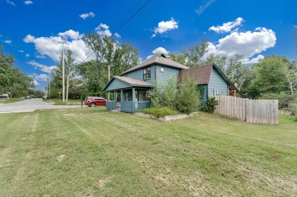 203 W Bridge St, Mulvane, KS 67110