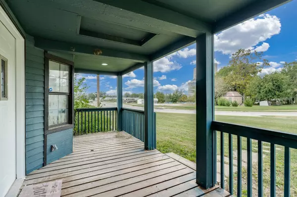 203 W Bridge St, Mulvane, KS 67110