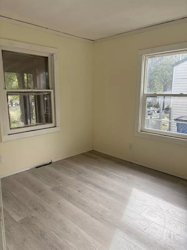 1956 N Spruce Ave, Wichita, KS 67214