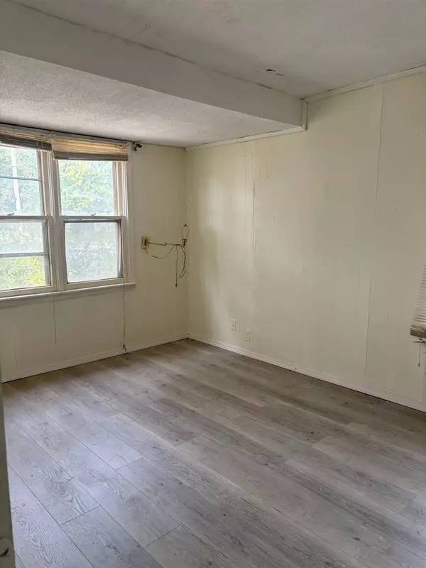 1956 N Spruce Ave, Wichita, KS 67214