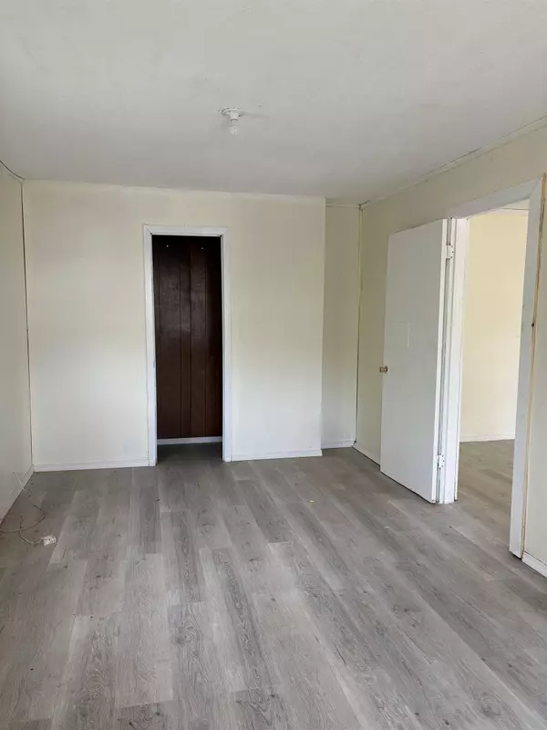 1956 N Spruce Ave, Wichita, KS 67214