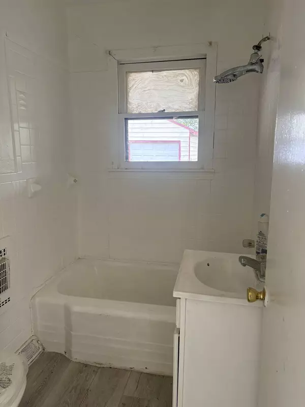 1956 N Spruce Ave, Wichita, KS 67214