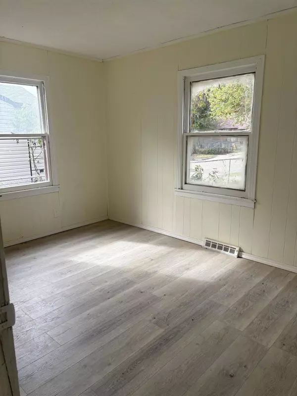 1956 N Spruce Ave, Wichita, KS 67214