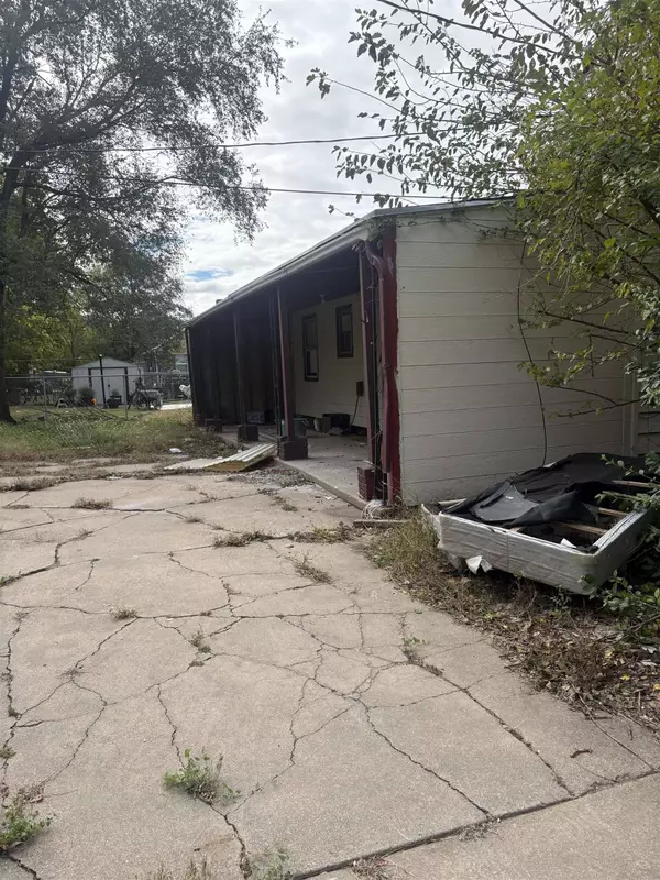 1956 N Spruce Ave, Wichita, KS 67214