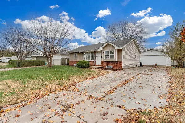 2409 W Wildwood Ln, Wichita, KS 67217