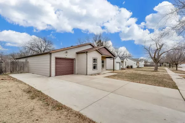 2146 S Green St, Wichita, KS 67211