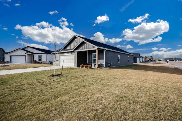 2757 S Cypress Ct, Wichita, KS 67210