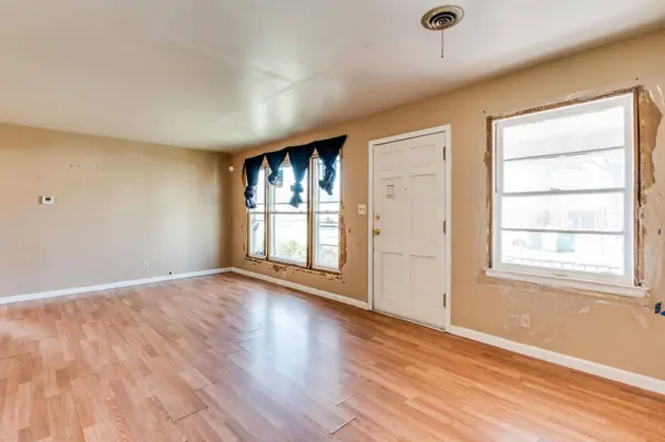 646 S Mission Rd, Wichita, KS 67207