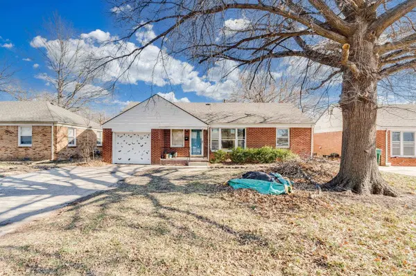 646 S Mission Rd, Wichita, KS 67207