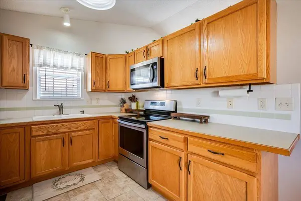 2017 S Crestline Ct, Wichita, KS 67209