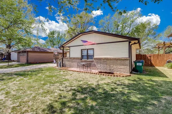 1005 N 1st Ave, Mulvane, KS 67110