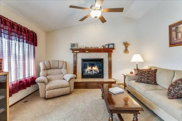 840 E Winding Ln Ct, Derby, KS 67037