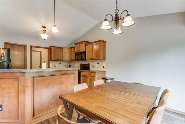 355 E Karla Ave, Haysville, KS 67060