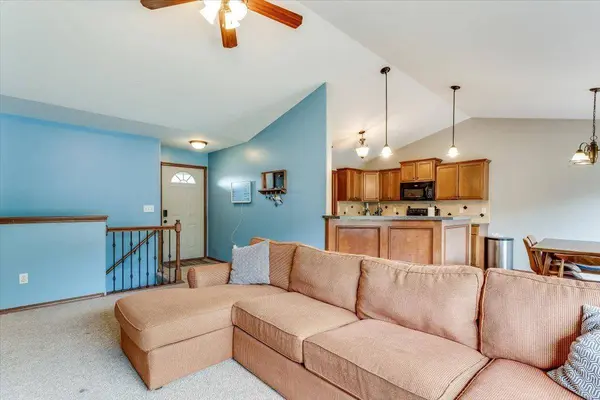 355 E Karla Ave, Haysville, KS 67060