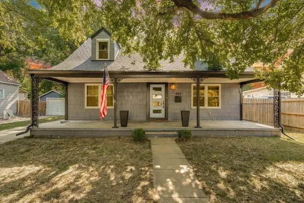 422 N Dodge Ave
