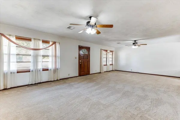 1418 N Pleasant View, Wichita, KS 67203