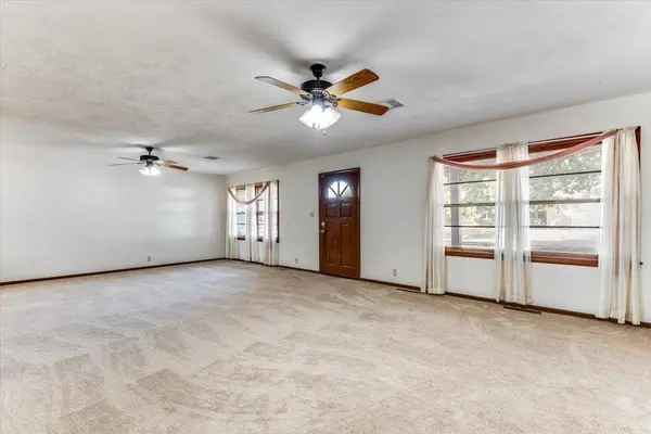 1418 N Pleasant View, Wichita, KS 67203