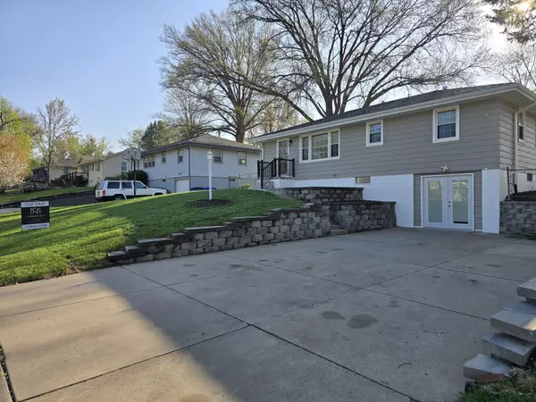 721 N Beadle St, Papillion, NE 68046-2003