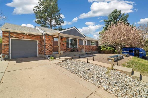 882 E Briarwood CIR, Centennial, CO 80122