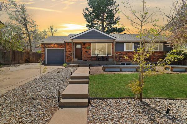 882 E Briarwood CIR, Centennial, CO 80122