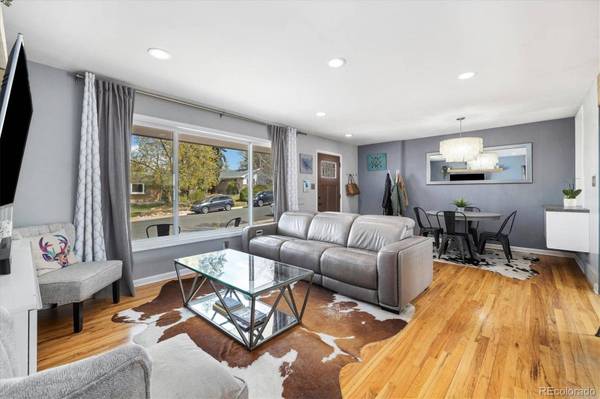 882 E Briarwood CIR, Centennial, CO 80122