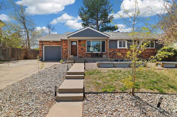 882 E Briarwood CIR, Centennial, CO 80122