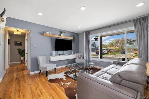 882 E Briarwood CIR, Centennial, CO 80122