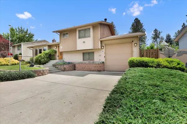 806 E Calkins Dr, Spokane, WA 99208