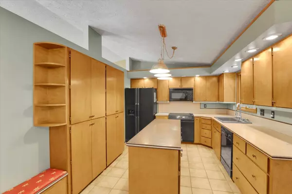 806 E Calkins Dr, Spokane, WA 99208