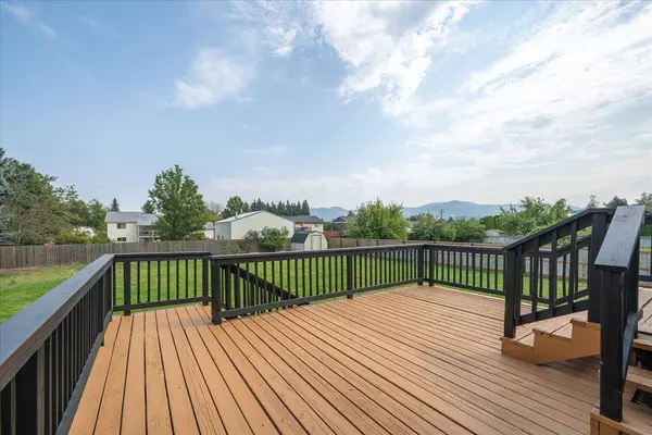 5620 N Canal St, Newman Lake, WA 99025