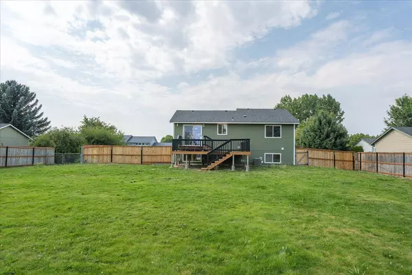 5620 N Canal St, Newman Lake, WA 99025