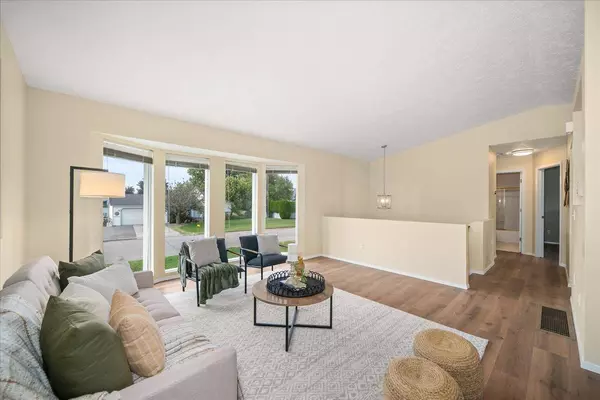 5620 N Canal St, Newman Lake, WA 99025