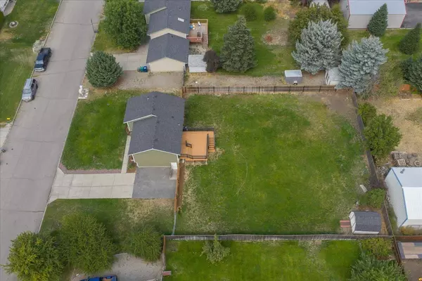 5620 N Canal St, Newman Lake, WA 99025