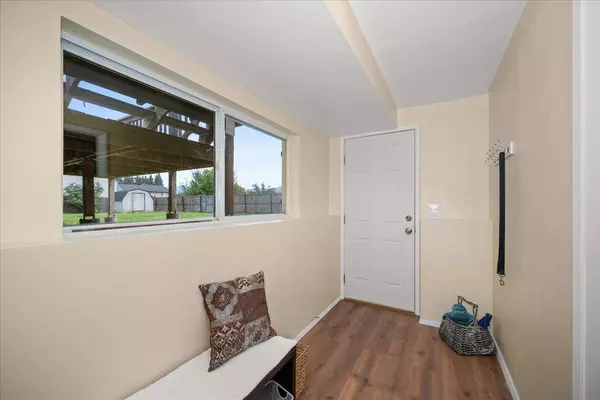 5620 N Canal St, Newman Lake, WA 99025