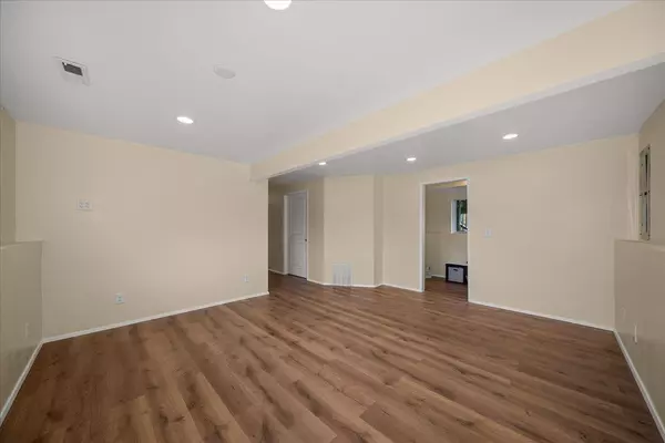 5620 N Canal St, Newman Lake, WA 99025