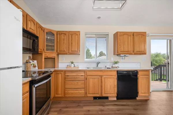 5620 N Canal St, Newman Lake, WA 99025