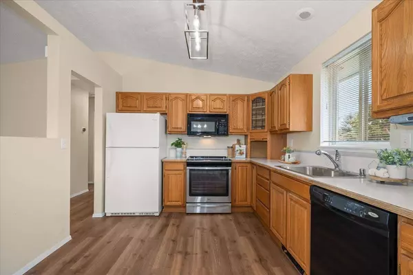 5620 N Canal St, Newman Lake, WA 99025