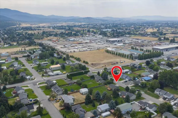 5620 N Canal St, Newman Lake, WA 99025