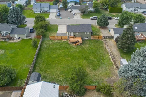 5620 N Canal St, Newman Lake, WA 99025