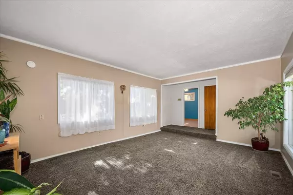 534 E Regina Ave, Spokane, WA 99218