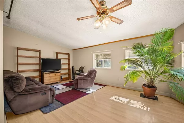 534 E Regina Ave, Spokane, WA 99218