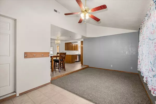 534 E Regina Ave, Spokane, WA 99218