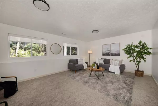 16920 N Woodcrest Ct, Colbert, WA 99005