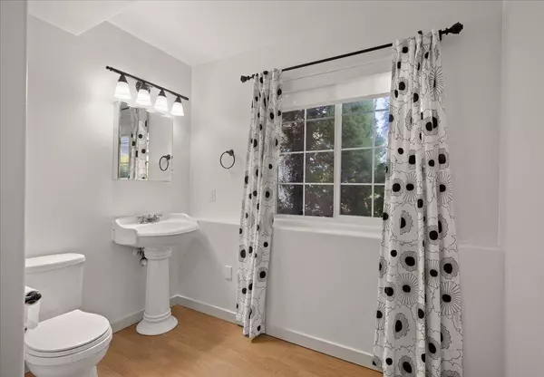 16920 N Woodcrest Ct, Colbert, WA 99005