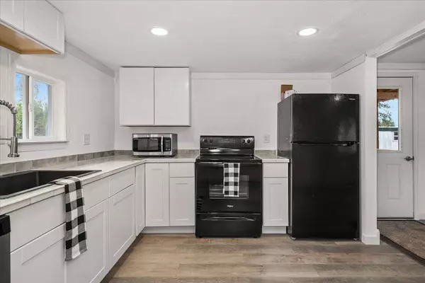 34314 N Newport Hwy, Chattaroy, WA 99003