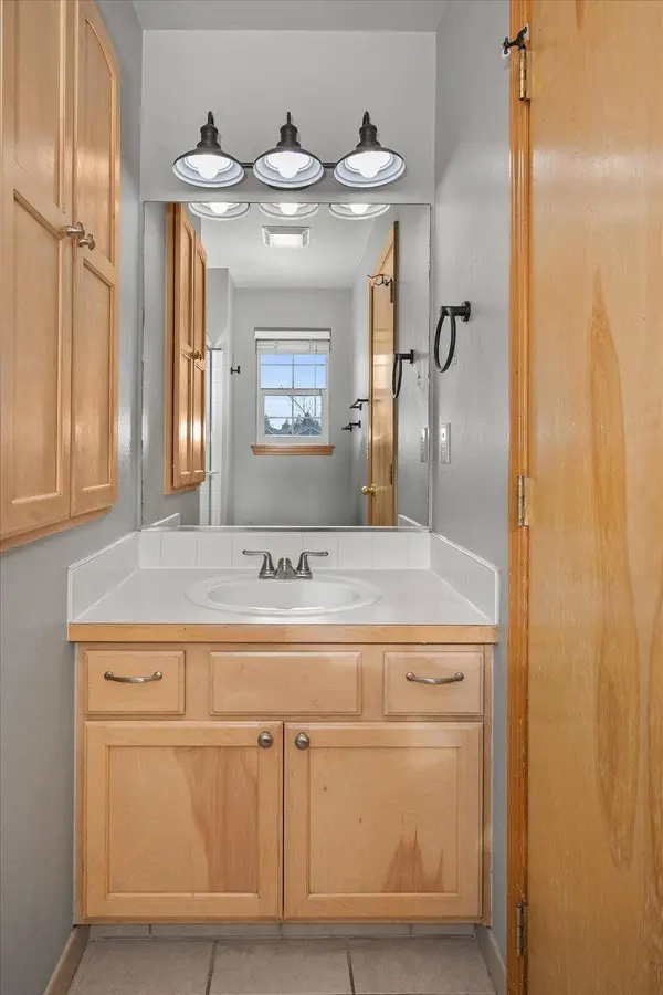 2305 E 52nd Ln, Spokane, WA 99223