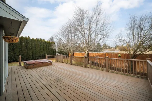 2305 E 52nd Ln, Spokane, WA 99223