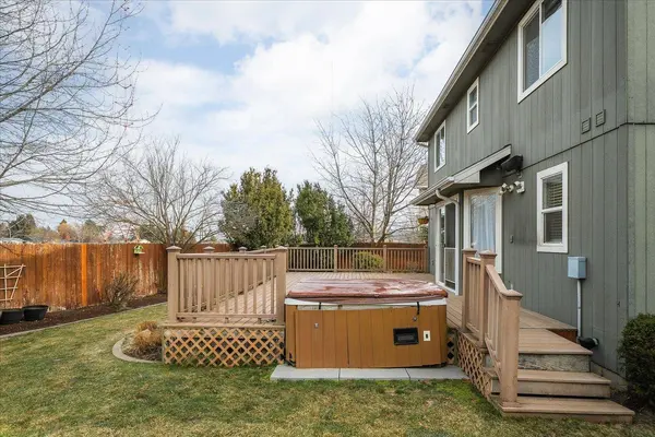 2305 E 52nd Ln, Spokane, WA 99223