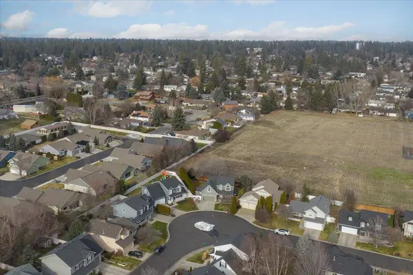 2305 E 52nd Ln, Spokane, WA 99223