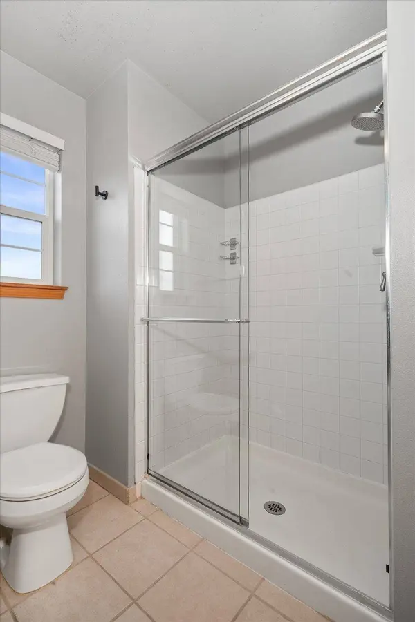 2305 E 52nd Ln, Spokane, WA 99223